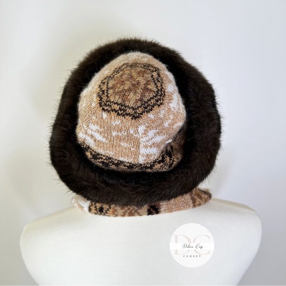 Winter hat and scarf with faux fur - Picture 4 of 11